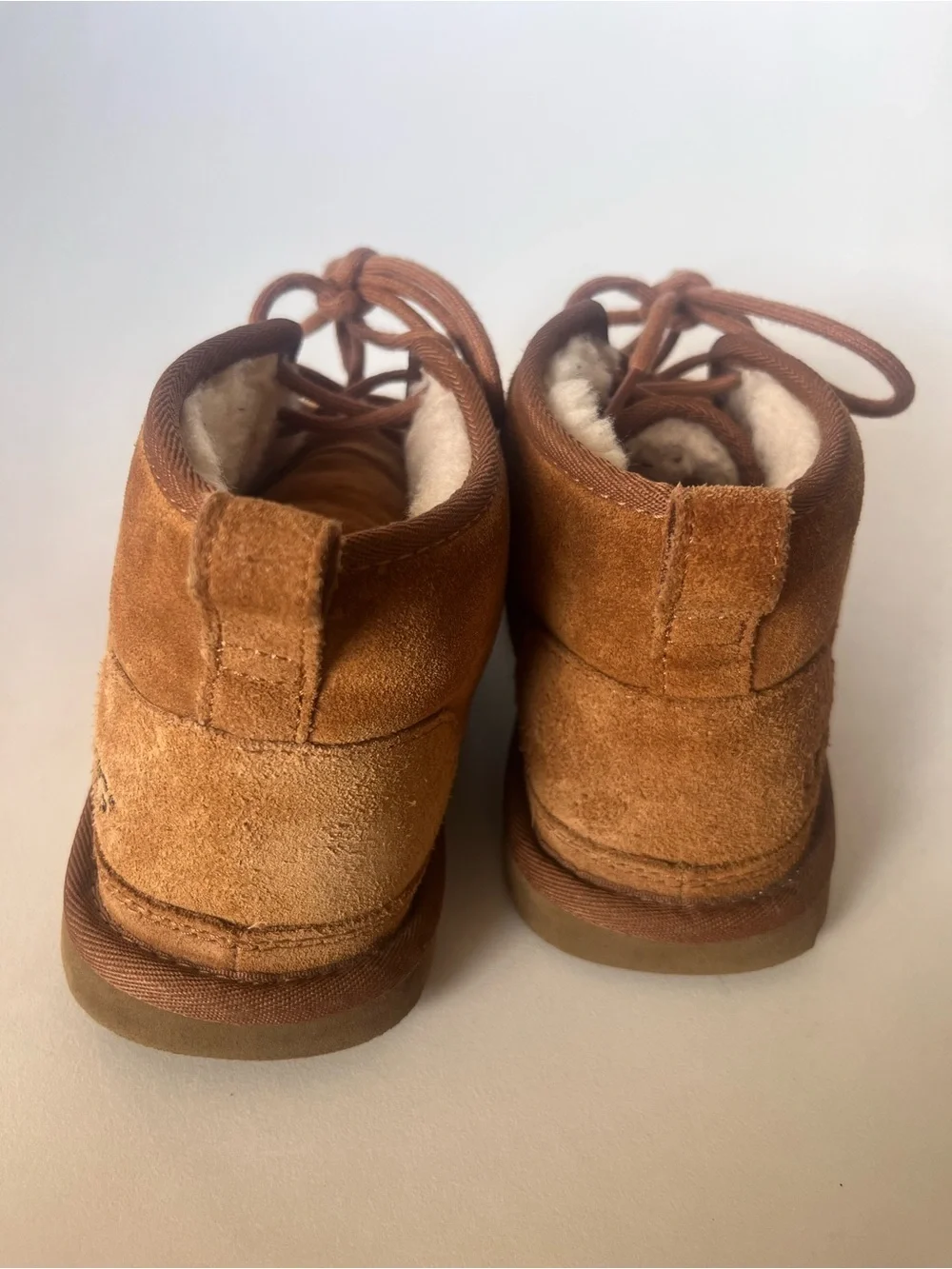 UGG Men’s Neumel Chukka Boots Chestnut Sheepskin Size 6
